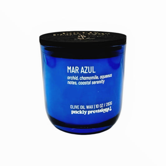 Blue candle jar with black lid labeled 'Mar Azul' on a white background